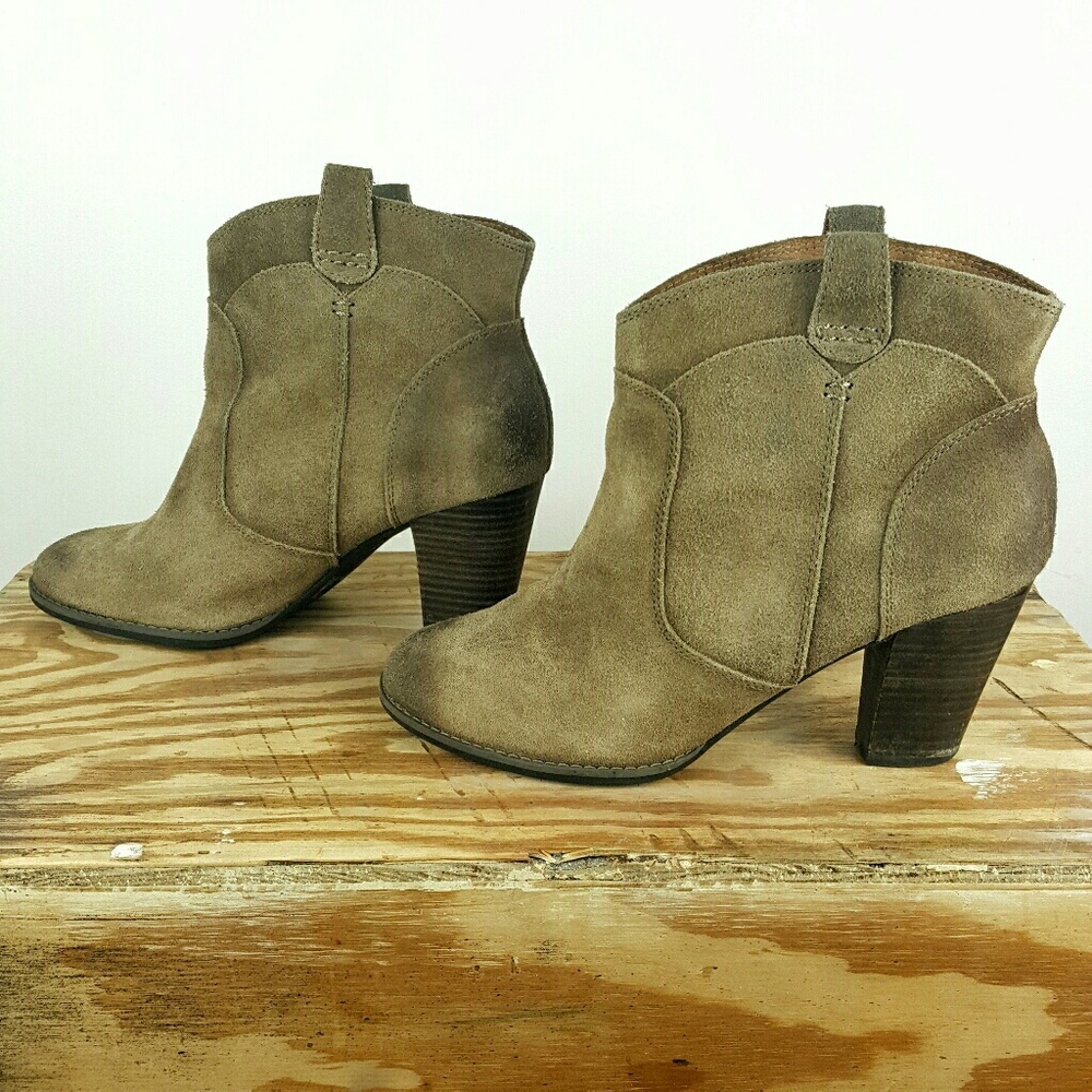 Clarks Tan Suede Booties sz. 8 Western Style